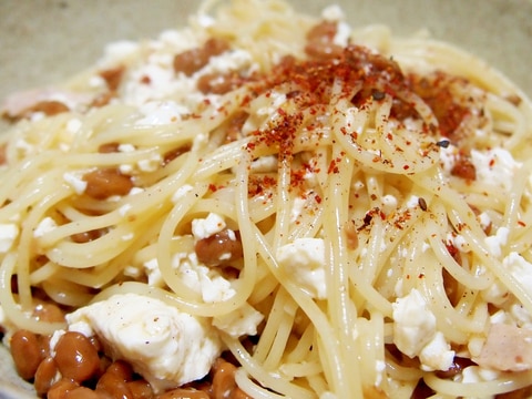 鍋ひとつで和えるだけ♪納豆と豆腐の和風ツナパスタ